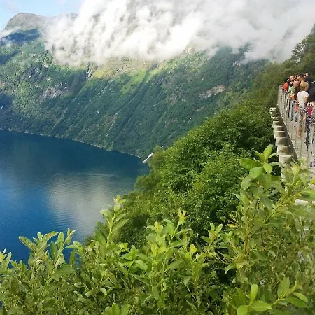 Daire 5 Person In Eidsvåg