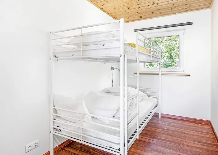 5 Person In Appartement